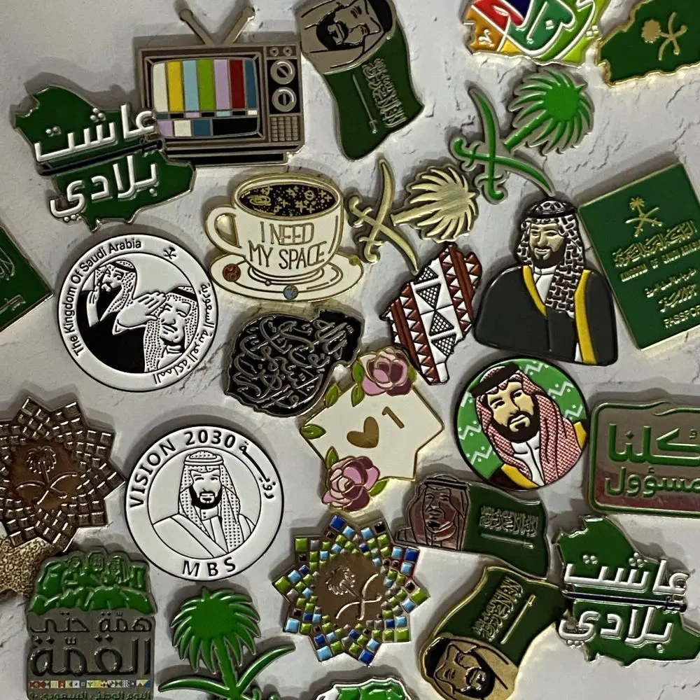 Soft Enamel Saudi Style Sadui Passport Pin Metal Crafts Metal Business Lapel Pin Can Custom Back Card