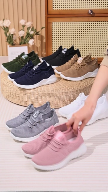 2024 New Lightweight Breathable Women's Casual Running Shoes