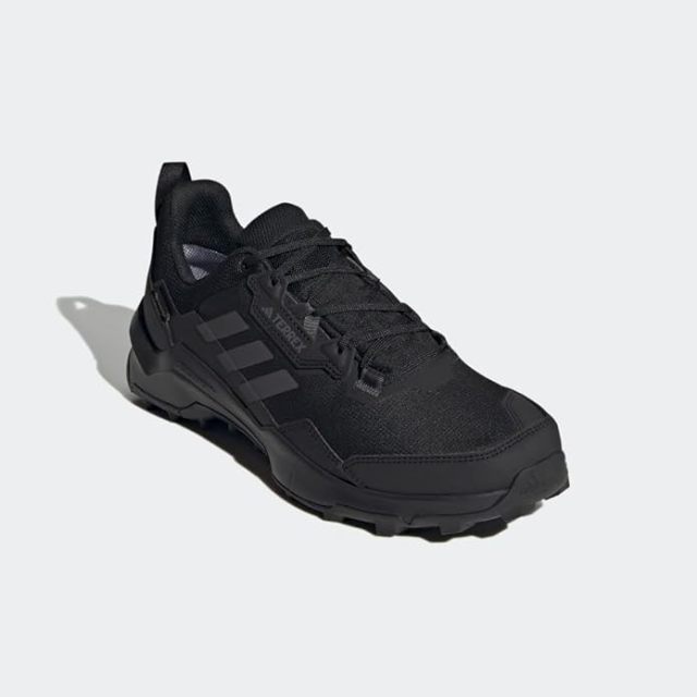 Mountaineering shoes