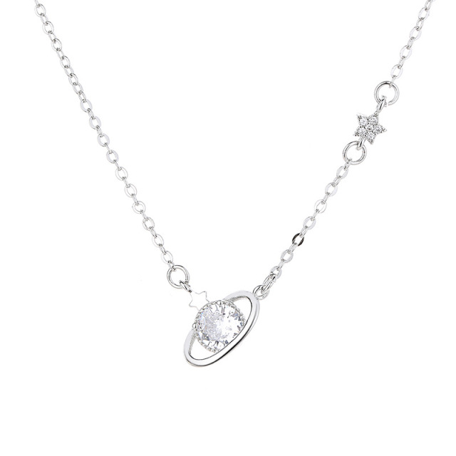 Goldkette mit Kristallanhänger