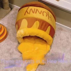 Honey jar cat bed, a cute and cartoonish cat bed that keeps cats warm in winter. It's an internet-famous product and suitable for all seasons. It can also be used as a dog bed.