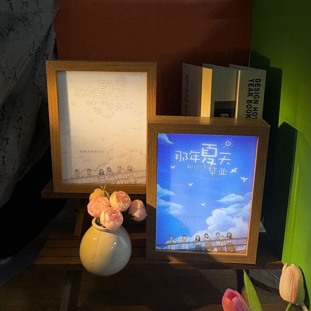 毕业生宝藏定制LED照片框 - 木质和亚克力的个性化回忆