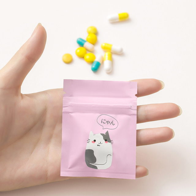 Travel-sized medicine pouches for separating and sealing medications, moisture-proof and portable for carrying pills