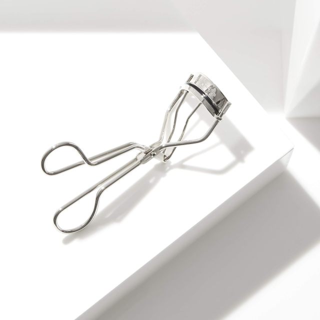 Professional Replaceable Silicone Pad Eyelash Curler, Ergonomic Non-Slip Handle Lash Curler for Long Lasting Curls