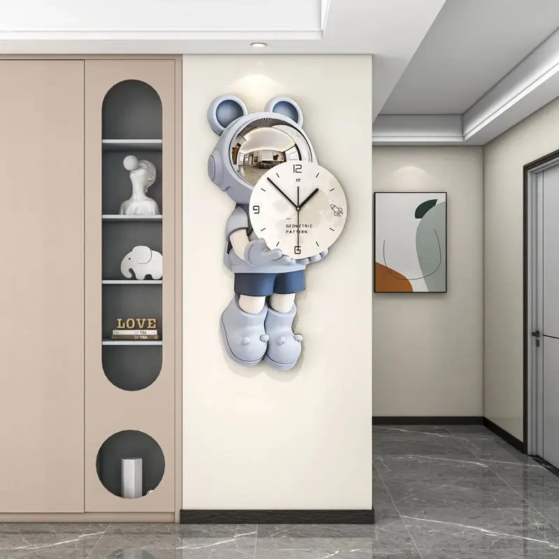 Internet Celebrity Decoration Wall Clock Modern Simple Creative Clock Wall 2024 New Guest Restaurant Fashion Astronaut Clock