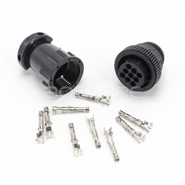 AMP 182645-1 带端子的公型和母型连接器套件