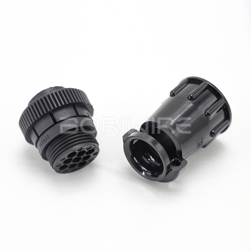 AMP 182645-1 带端子的公型和母型连接器套件