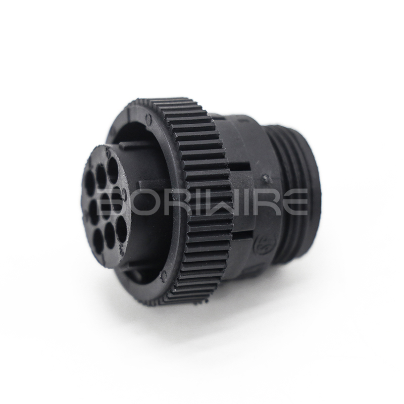 AMP 182645-1 带端子的公型和母型连接器套件