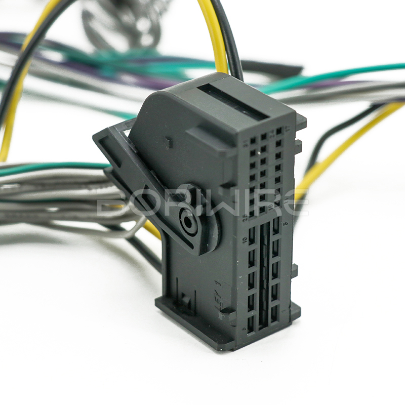 汽车线束工厂定制 31 针连接器线束电缆，带保险丝盒和直流连接器