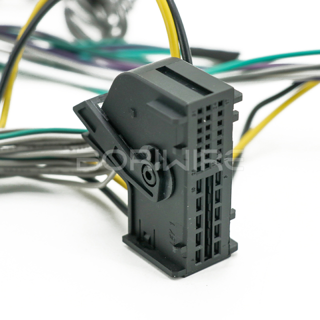 汽车线束工厂定制 31 针连接器线束电缆，带保险丝盒和直流连接器