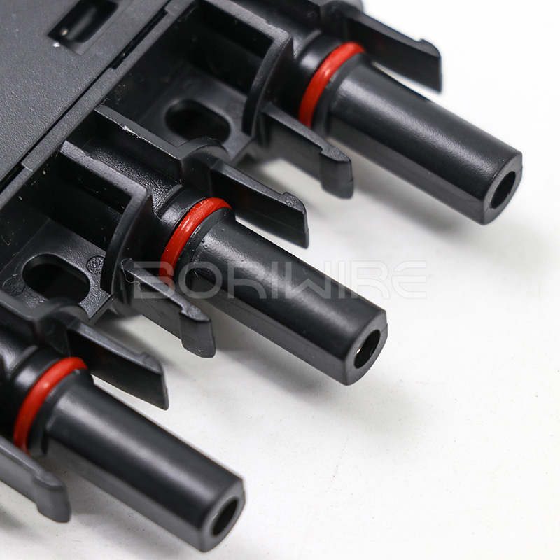 T型4通一分三换接光伏连接器