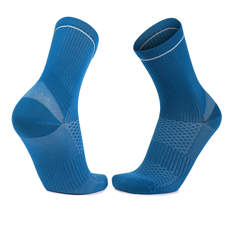 Breathable sweat-absorbent mid-calf socks for men and women anti-pilling training sports socks for adults outdoor quick-drying cycling socks