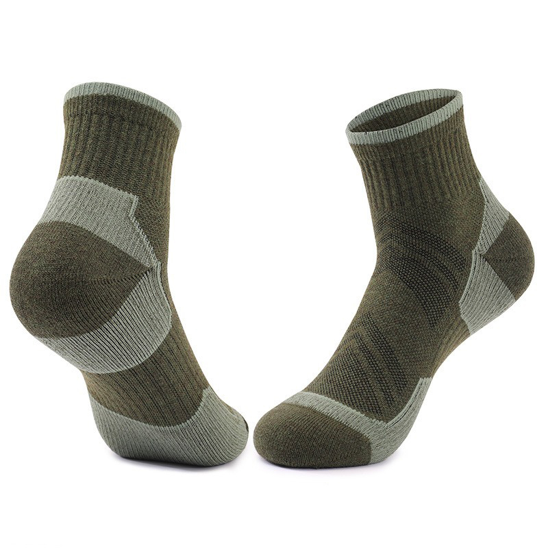 Adult thickened towel bottom hiking socks, sweat-absorbent breathable sports socks, deodorant boneless merino wool socks