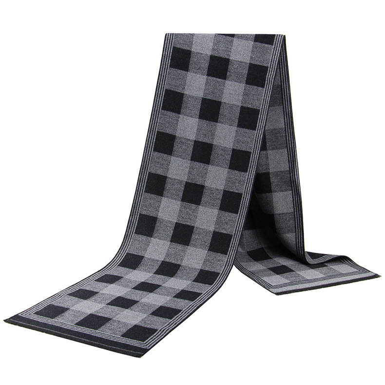 New middle-aged men's plaid scarf, years of circulation, only the temperature of the scarf unchanged