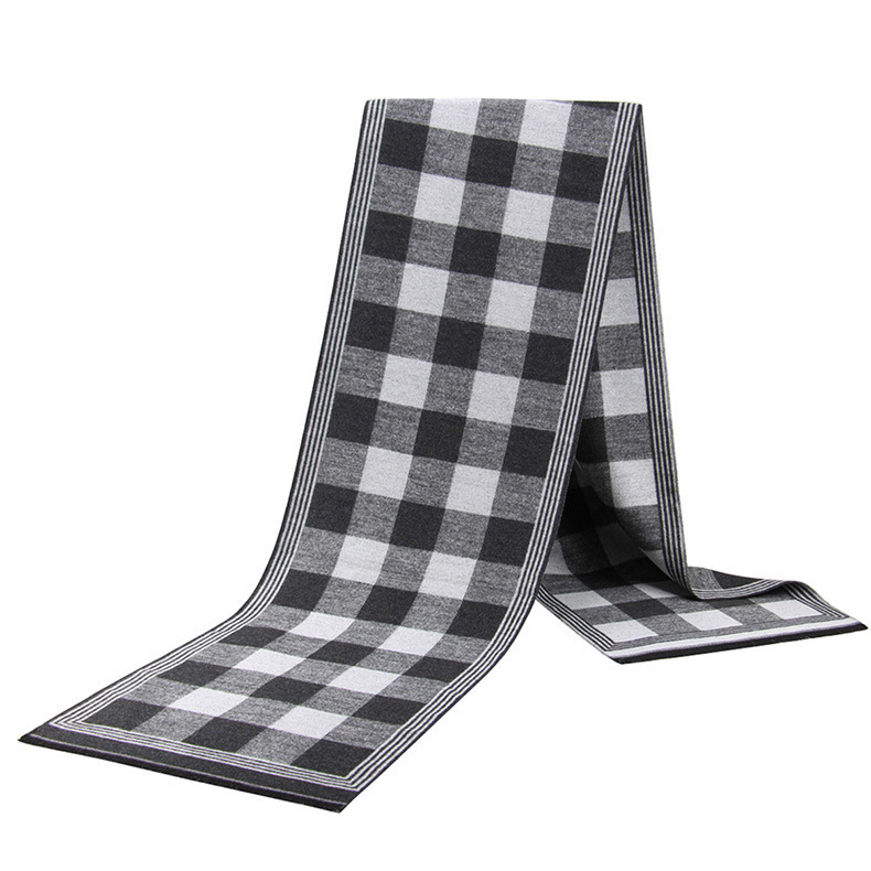 New middle-aged men's plaid scarf, years of circulation, only the temperature of the scarf unchanged
