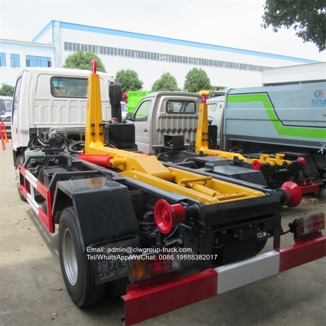 Isuzu 4 tons hook loader garbage truck