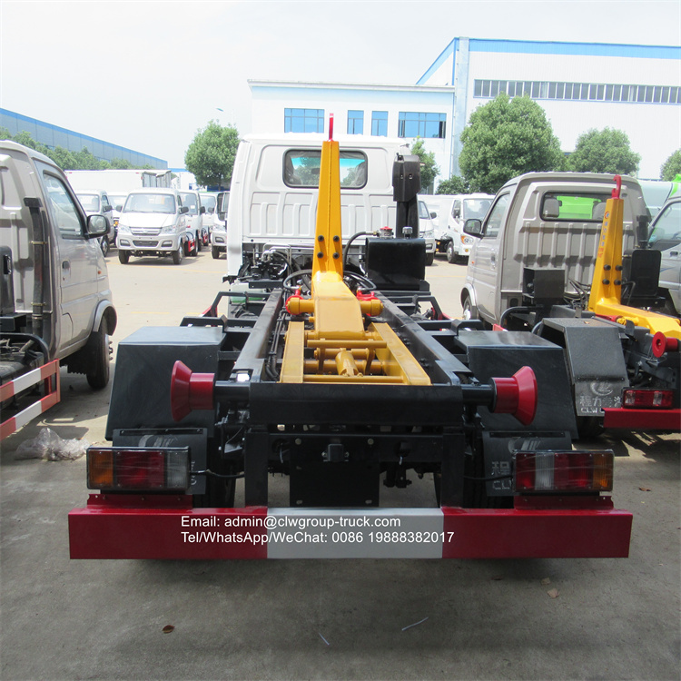 Isuzu 4 tons hook loader garbage truck