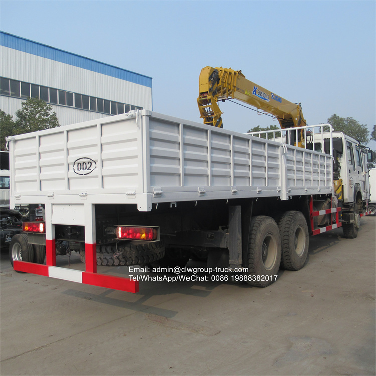 Double cabin 6x6 off road truck crane sinotruk