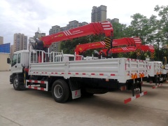 Isuzu 6 wheelers truck with crane boom truck cranes sale