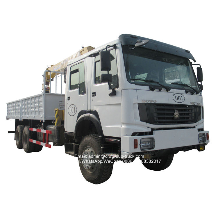 Double cabin 6x6 off road truck crane sinotruk