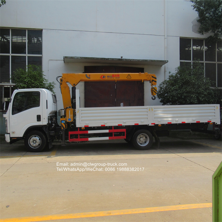Isuzu 4 tons telescopic truck mounted crane