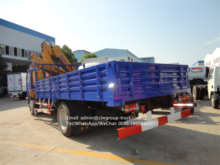 Isuzu 5 ton knuckle crane boom truck