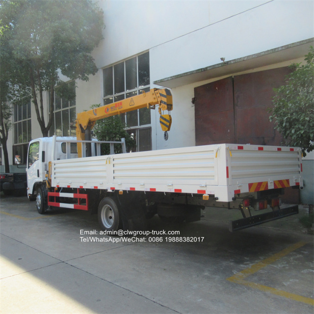 Isuzu 4 tons telescopic truck mounted crane