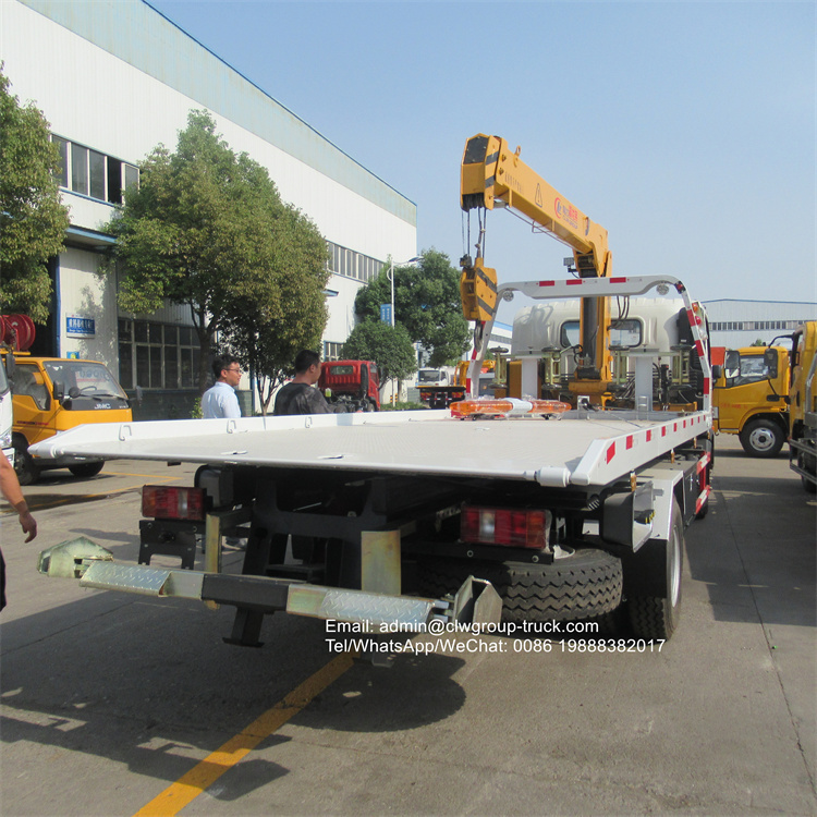 Sinotruk howo 4 tons 5 tons recovery truck with crane