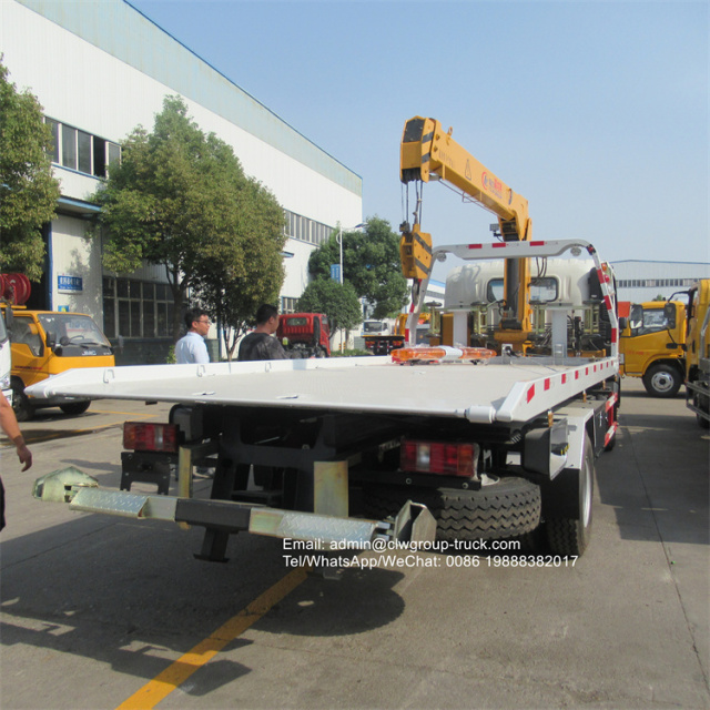 Sinotruk howo 4 tons 5 tons recovery truck with crane