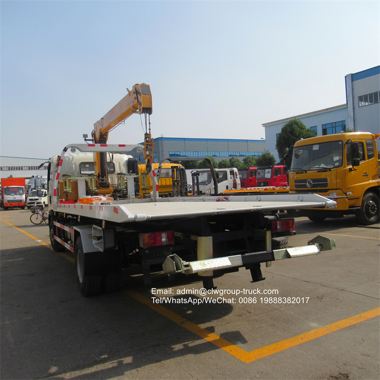 Sinotruk howo 4 tons 5 tons recovery truck with crane