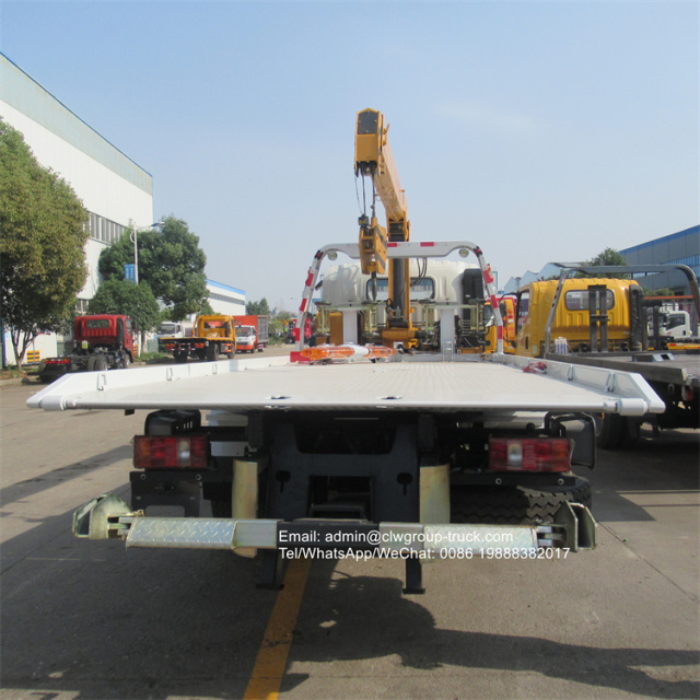 Sinotruk howo 4 tons 5 tons recovery truck with crane