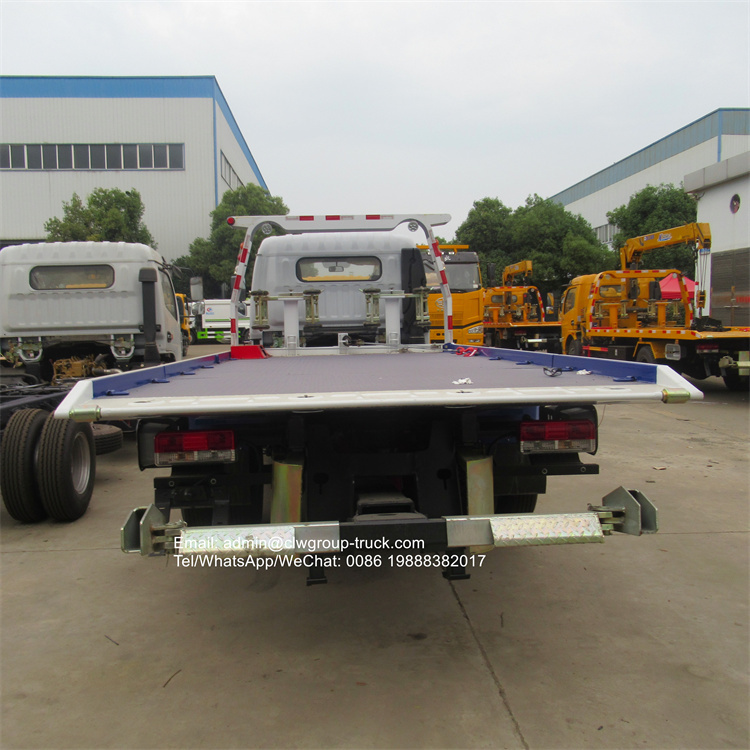 dongfeng wrecker tow truck 3 tons