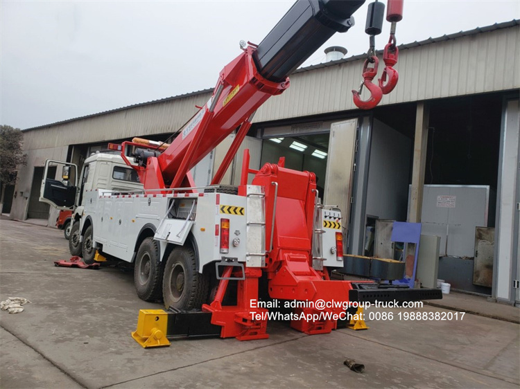 Shacman heavy tow truck with 360 rotating boom