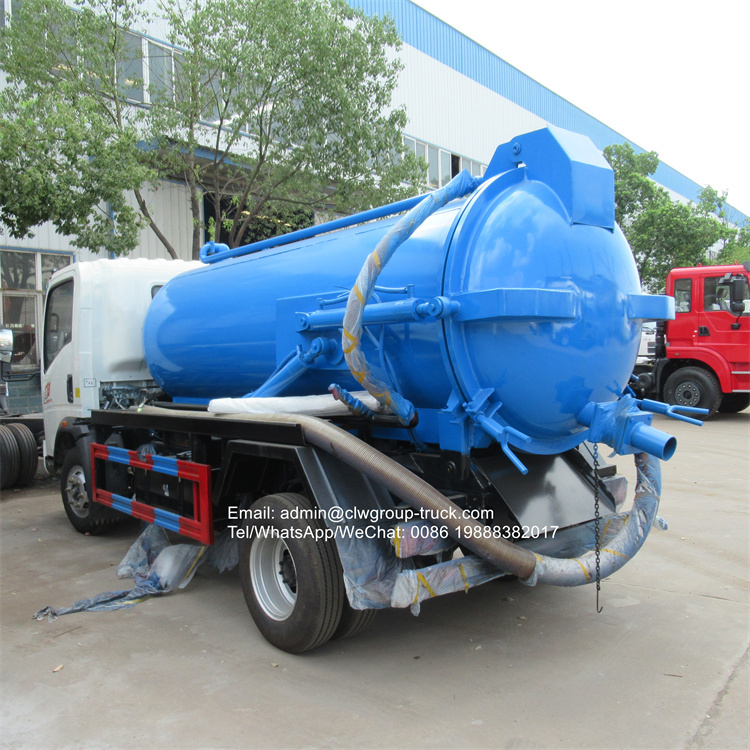 Sinotruk howo 4m3 vacuum suction cesspool truck