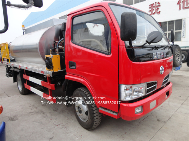 Dongfeng 3tons 4 tons bitumen emulsion spraying truck