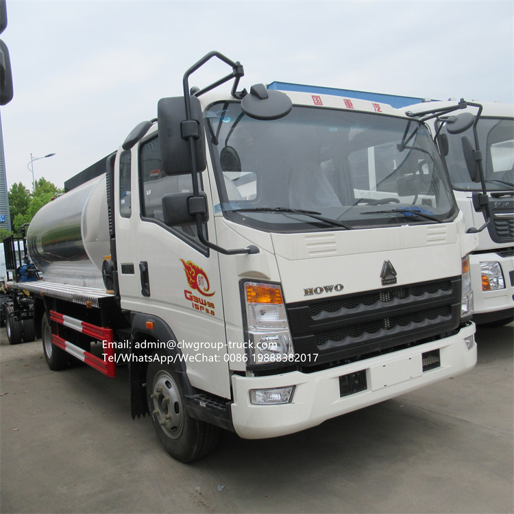 China 6tons 8tons howo 4*2 bitumen sprayer truck asphalt truck for sale