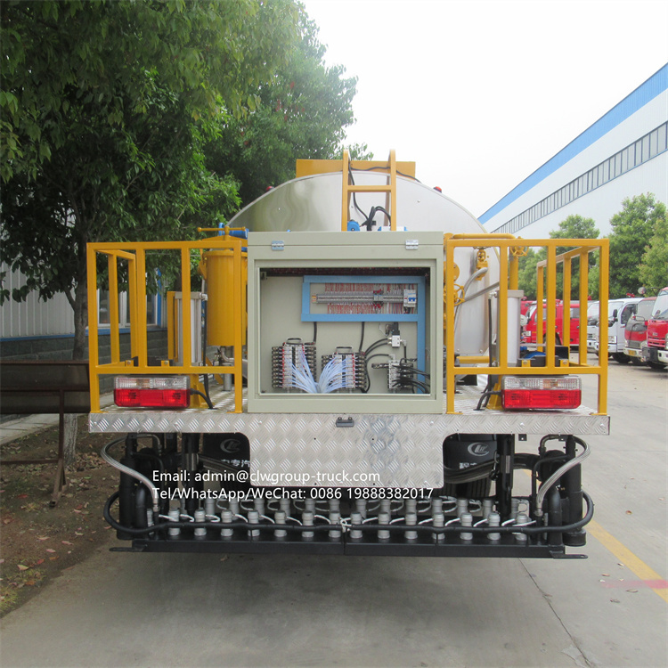 Dongfeng small road repair asphalt distributor truck for sale
