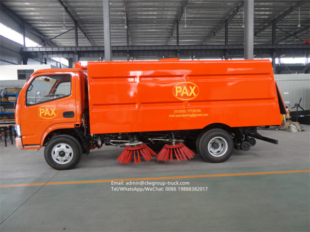 dongfeng road sweeper water tank1.5m3 dust bin 4m3