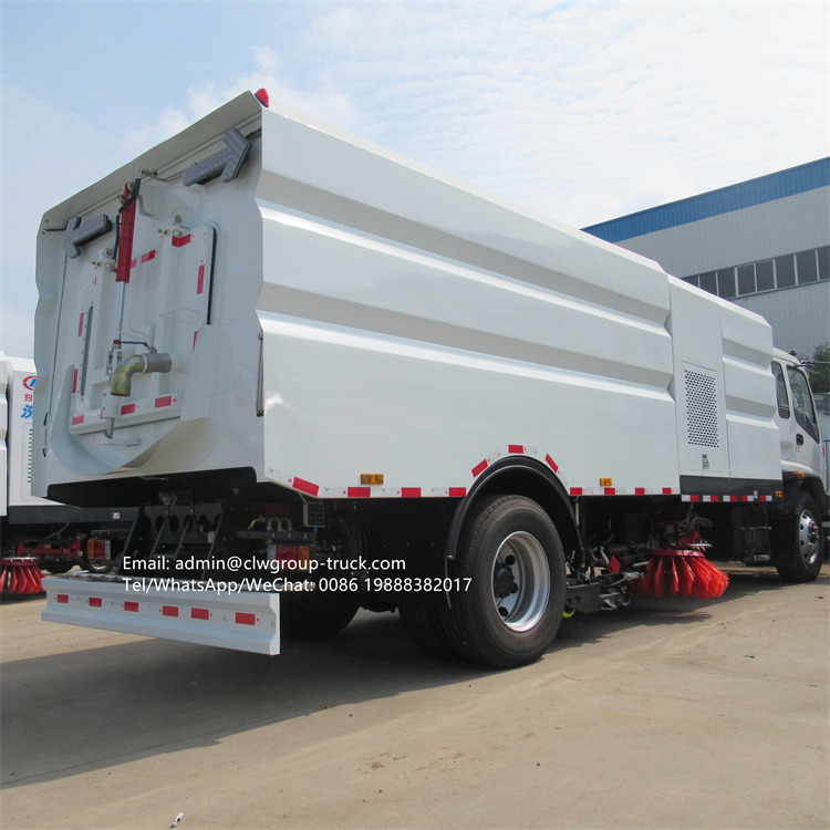 Isuzu wash street cleaning road sweeper truck