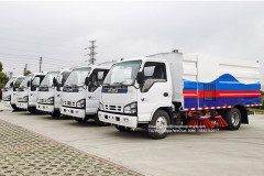isuzu japan street vacuum cleaner truck water tank 2.5m3 dust bin 5m3