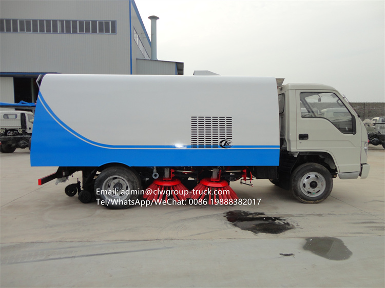 Foton 4x2 vacuum airport runway sweeper