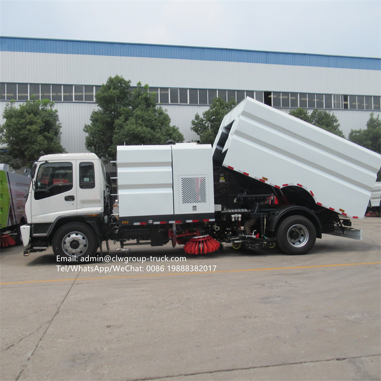 Isuzu wash street cleaning road sweeper truck