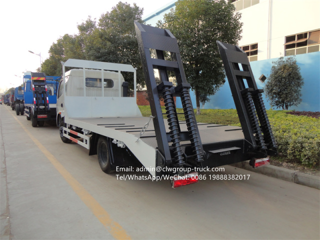 Dongfeng new 5tons flat bed excavator transport truck