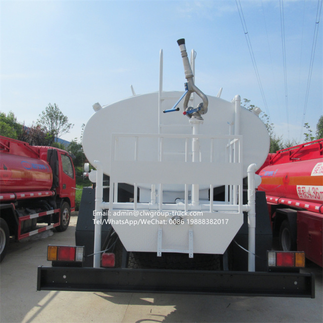 Isuzu VC 4x2 15m3 6 tyres water tank truck