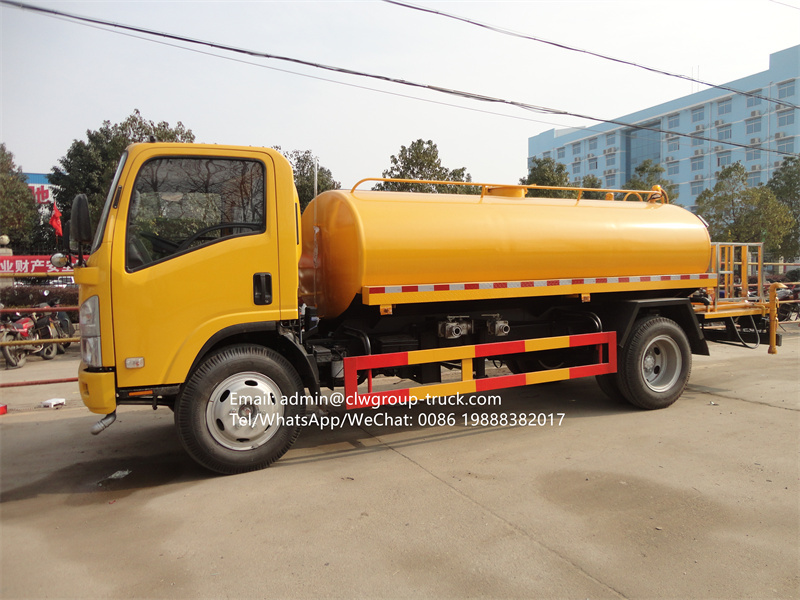 Isuzu 8000l street sprinkler water tanker truck for sale