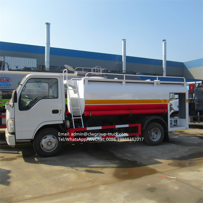 Isuzu new street water spraying truck 4tons