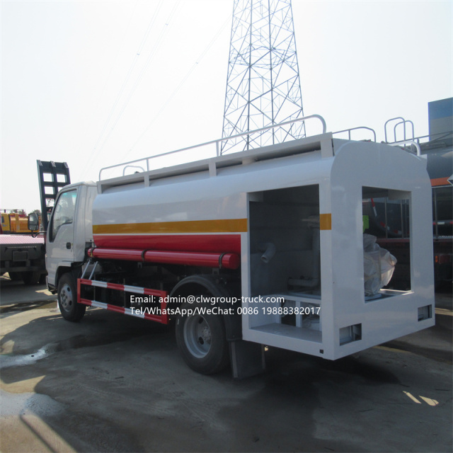Isuzu new street water spraying truck 4tons