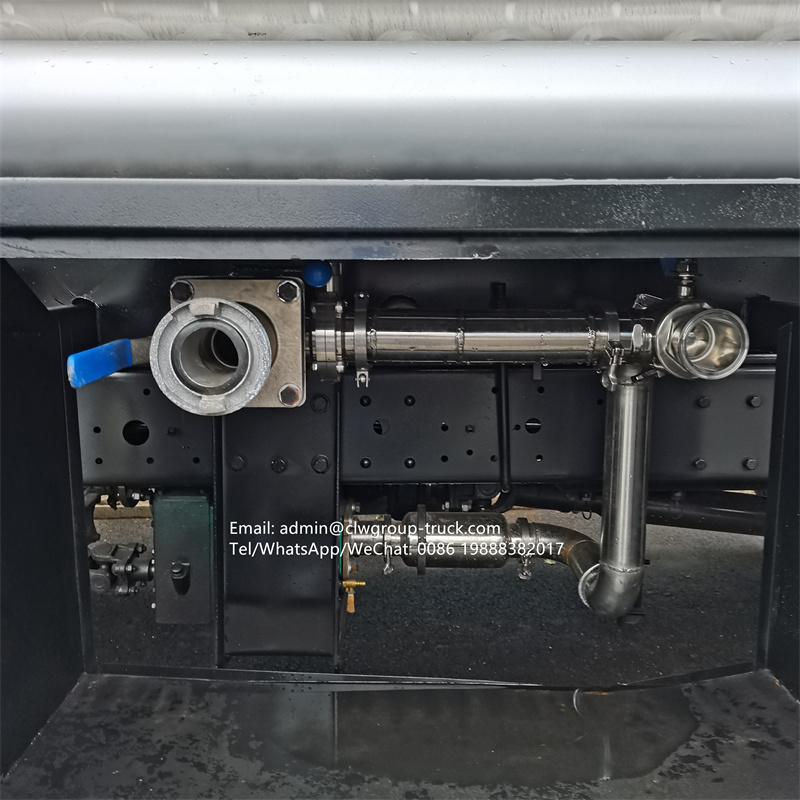 Sinotruk 5000l anti corrosion water cannon vehicle