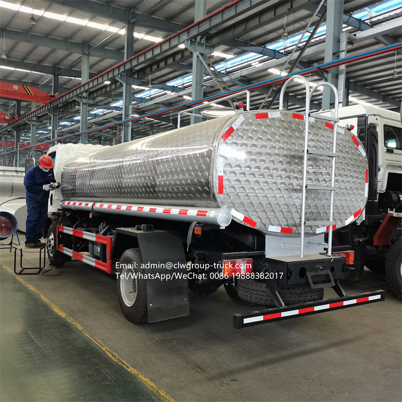 Sinotruk 5000l anti corrosion water cannon vehicle