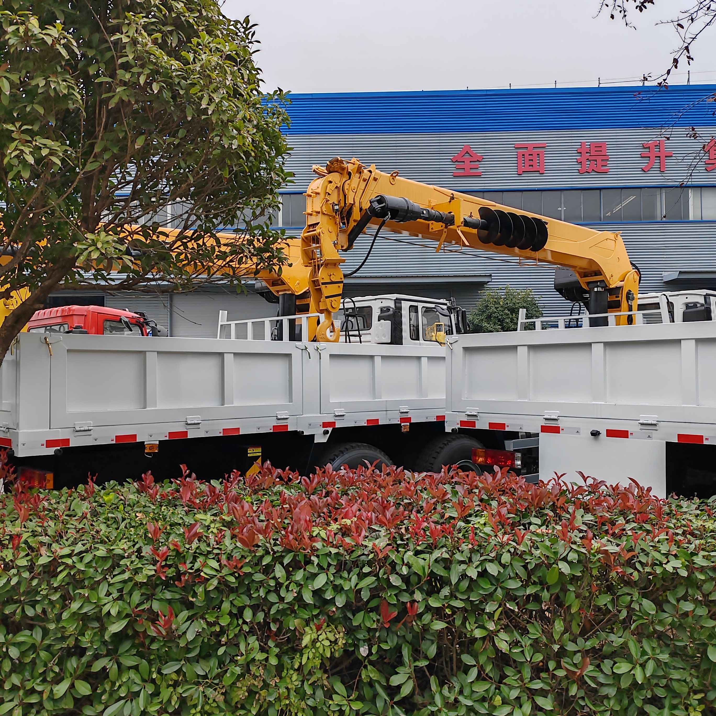 Shcman 8X4 12 wheeler 14tons 16tons auger pole lifting truck mounted crane,Chengli Special Automobile Co.,Ltd,Shacman 12 wheeler 14tons auger truck mounted crane xcmg hole digging